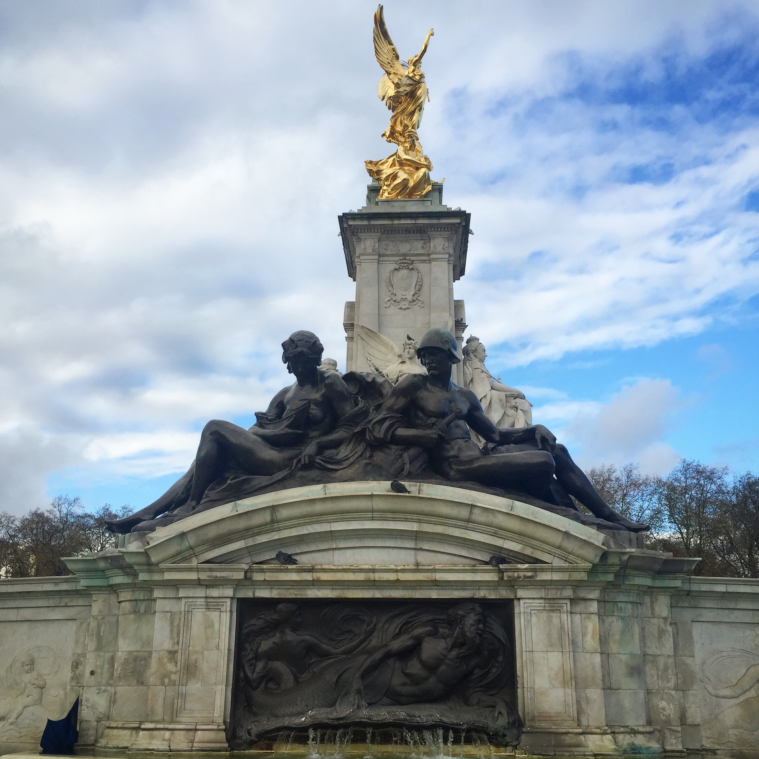 Queens Memorial London || Traveling Honeybird Queens Memorial London || Traveling Honeybird