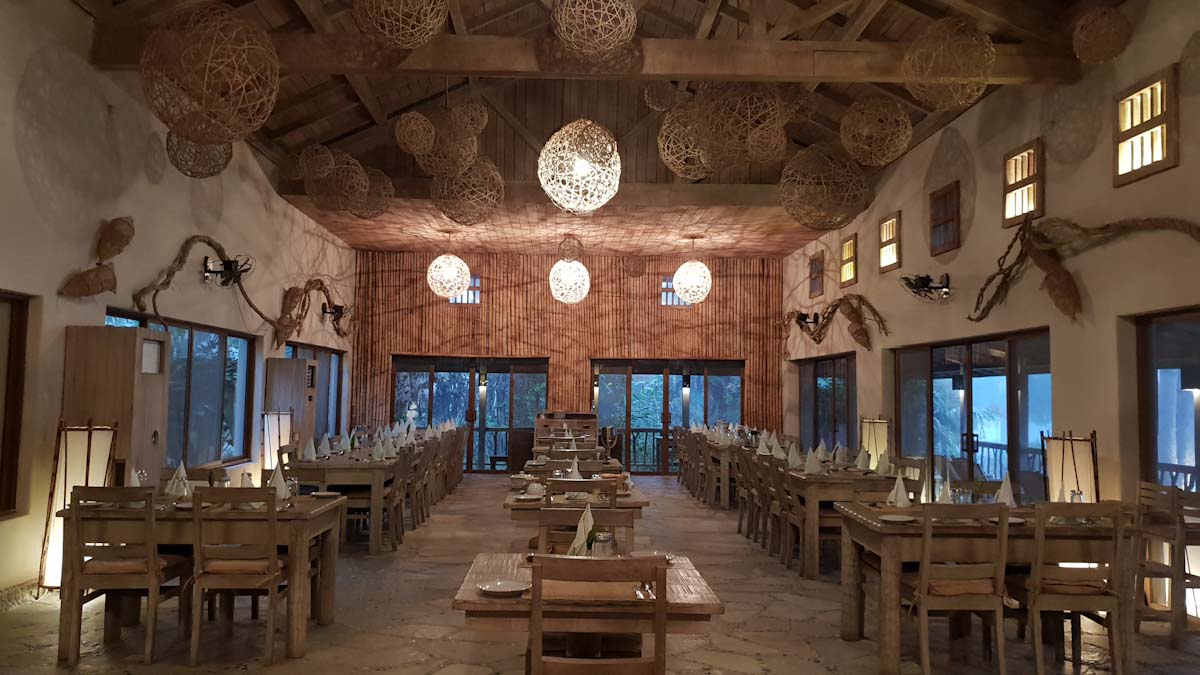 Dining room at Barahi Jungle Lodge