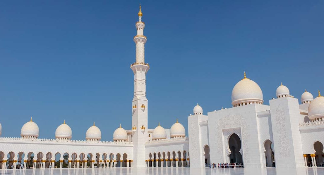 A Simple Guide To Visiting Sheikh Zayed Grand Mosque in Abu Dhabi