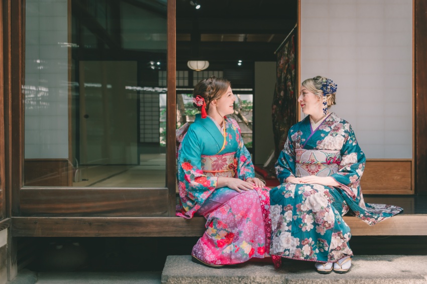 Jean and Brittany sitting in kimono