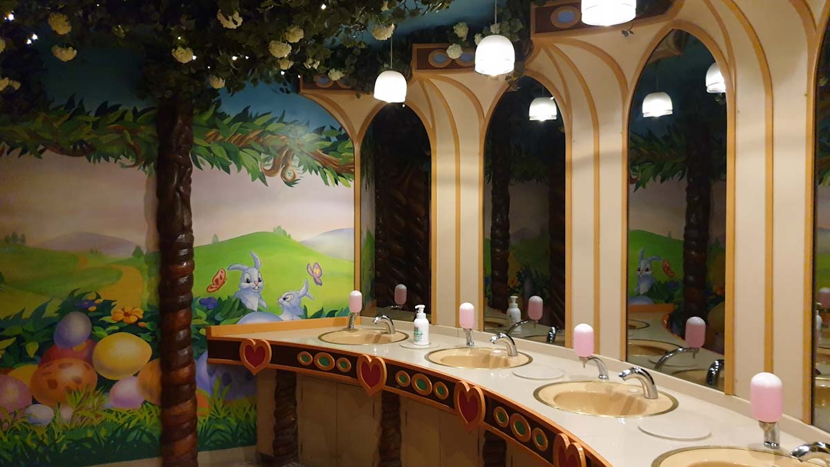 The toilets at Sanrio Puroland Tokyo are vey cute